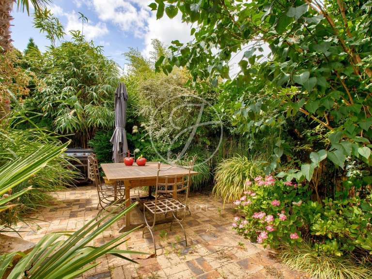 House Rueil-Malmaison - 4 bedrooms - 213m²