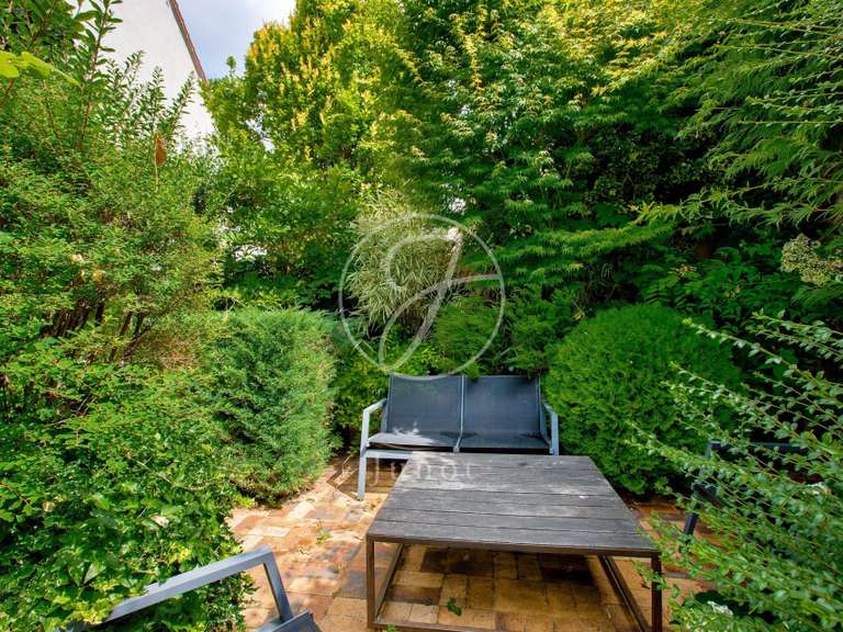 House Rueil-Malmaison - 4 bedrooms - 213m²