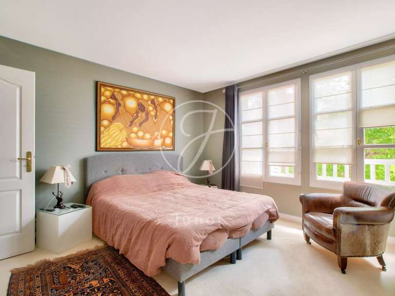 House Rueil-Malmaison - 4 bedrooms - 213m²