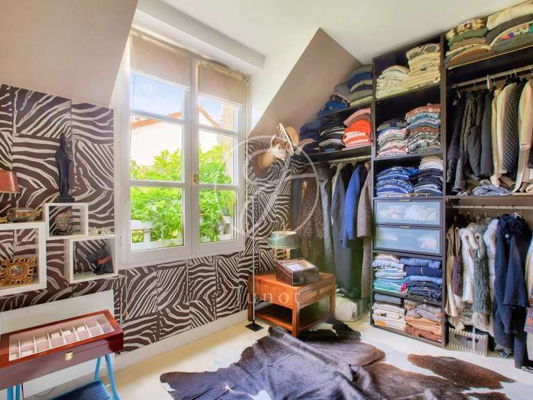 House Rueil-Malmaison - 4 bedrooms - 213m²