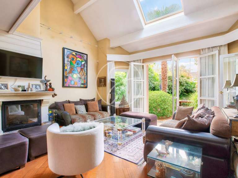 House Rueil-Malmaison - 4 bedrooms - 213m²