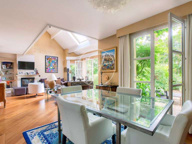 House Rueil-Malmaison - 4 bedrooms - 213m²
