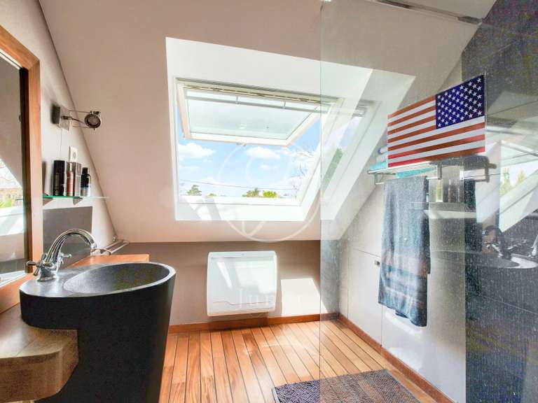 House Rueil-Malmaison - 4 bedrooms - 213m²