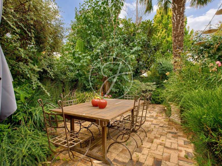 House Rueil-Malmaison - 4 bedrooms - 213m²