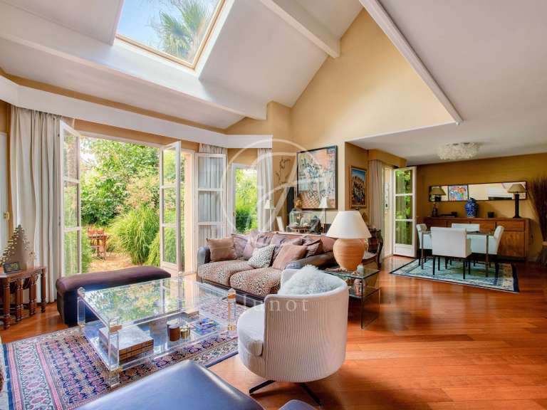 House Rueil-Malmaison - 4 bedrooms - 213m²