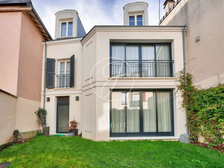House Rueil-Malmaison - 3 bedrooms - 141m²