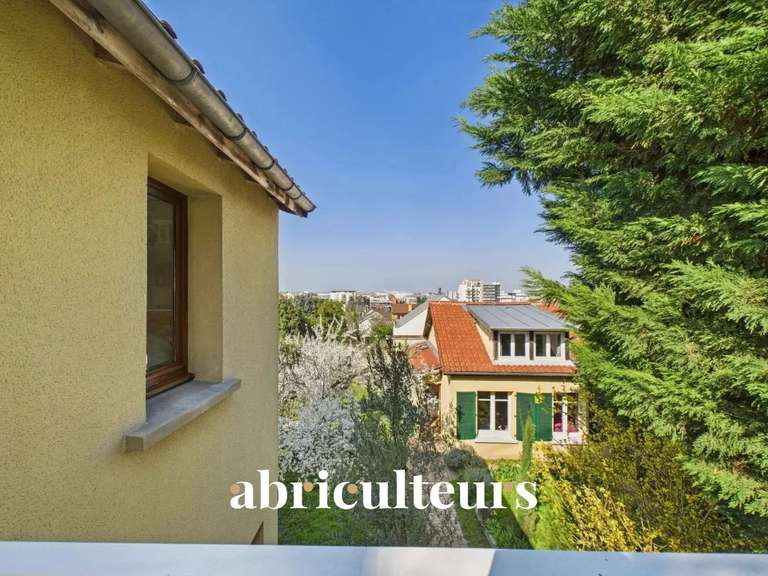 Maison Rueil-Malmaison - 3 chambres - 161m²