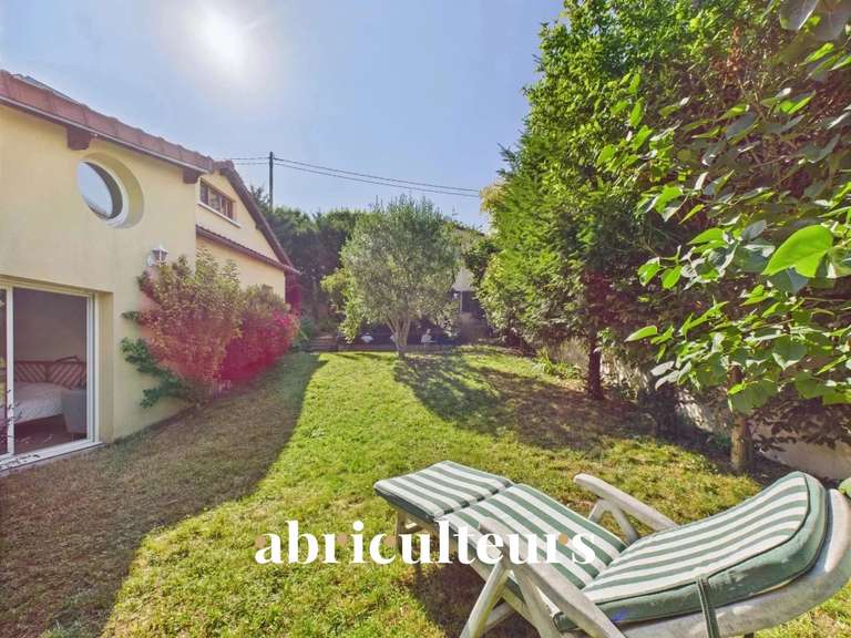 Maison Rueil-Malmaison - 3 chambres - 161m²