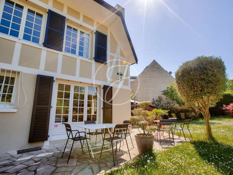 Maison Rueil-Malmaison - 5 chambres - 177m²