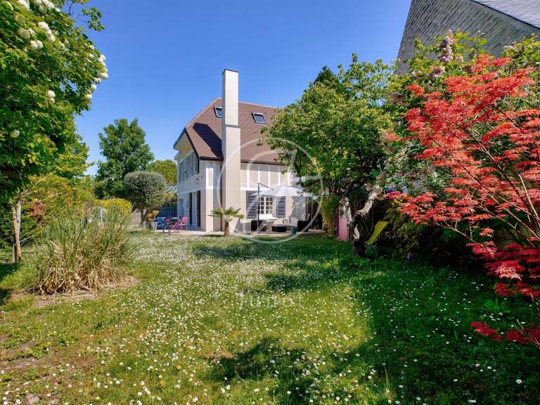 Maison Rueil-Malmaison - 5 chambres - 177m²