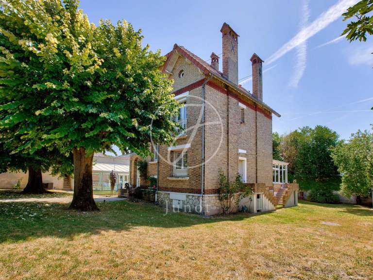 Maison Rueil-Malmaison - 5 chambres - 260m²