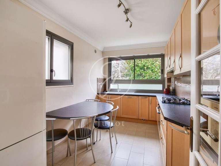 Maison Rueil-Malmaison - 5 chambres - 201m²