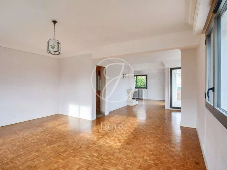 Maison Rueil-Malmaison - 5 chambres - 201m²