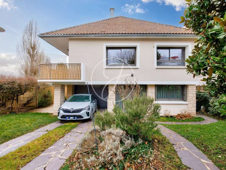 Maison Rueil-Malmaison - 5 chambres - 201m²