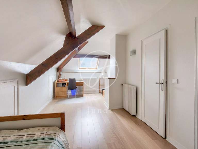 Maison Rueil-Malmaison - 5 chambres - 201m²