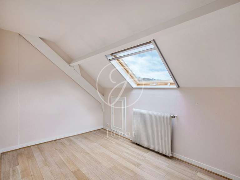 Maison Rueil-Malmaison - 5 chambres - 201m²