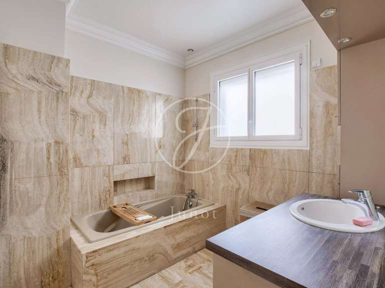 Maison Rueil-Malmaison - 5 chambres - 201m²