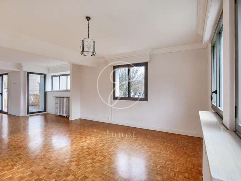 Maison Rueil-Malmaison - 5 chambres - 201m²