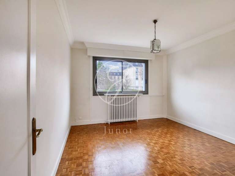 Maison Rueil-Malmaison - 5 chambres - 201m²