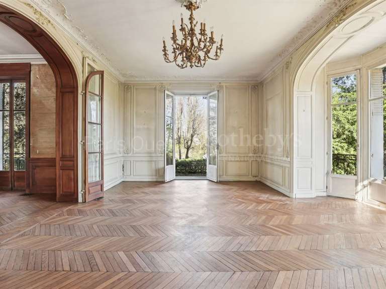 House Rueil-Malmaison - 502m²