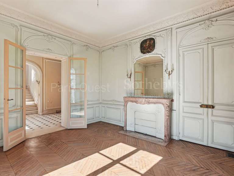 House Rueil-Malmaison - 502m²