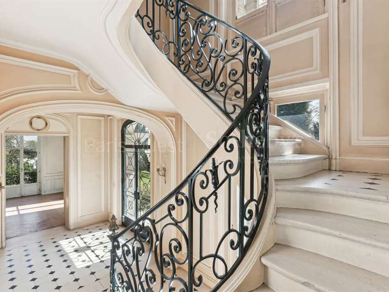 House Rueil-Malmaison - 502m²