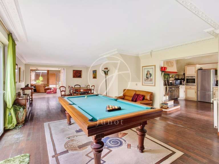 Maison Rueil-Malmaison - 3 chambres - 253m²