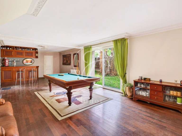 Maison Rueil-Malmaison - 3 chambres - 253m²