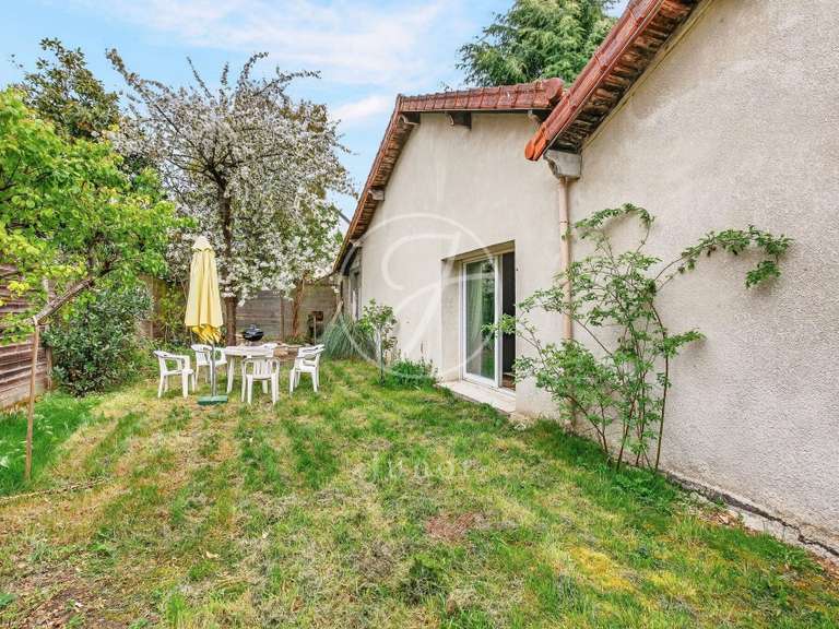 Maison Rueil-Malmaison - 3 chambres - 253m²