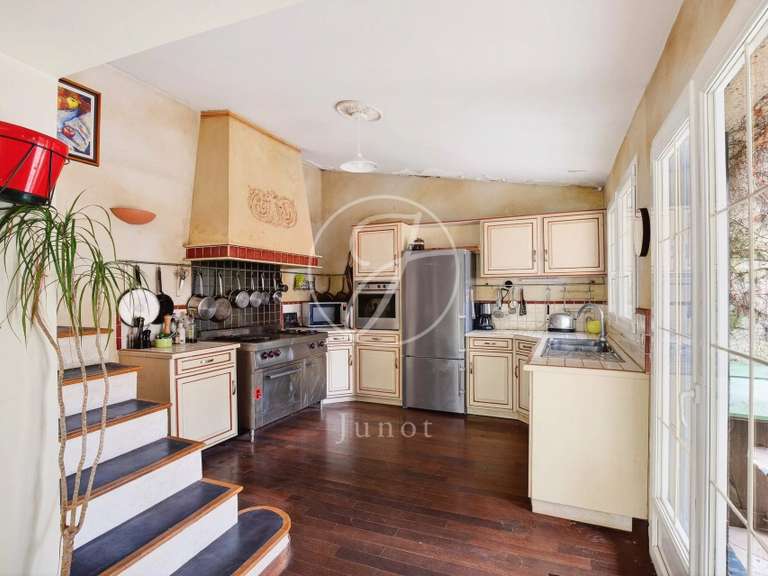 Maison Rueil-Malmaison - 3 chambres - 253m²