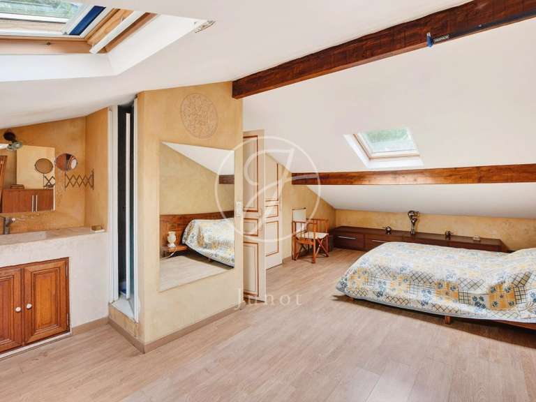 Maison Rueil-Malmaison - 3 chambres - 253m²