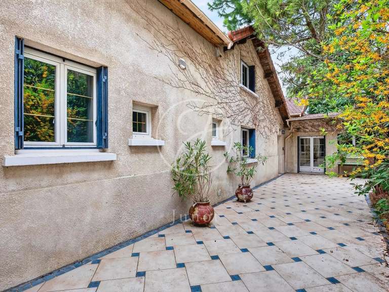 Maison Rueil-Malmaison - 3 chambres - 253m²