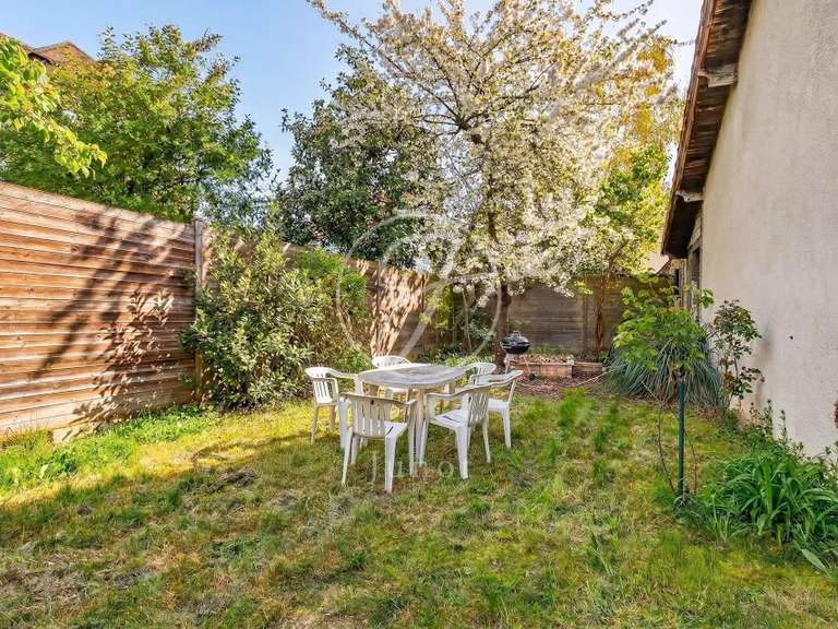 Maison Rueil-Malmaison - 3 chambres - 253m²