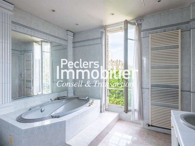 Maison Rueil-Malmaison - 5 chambres - 216m²