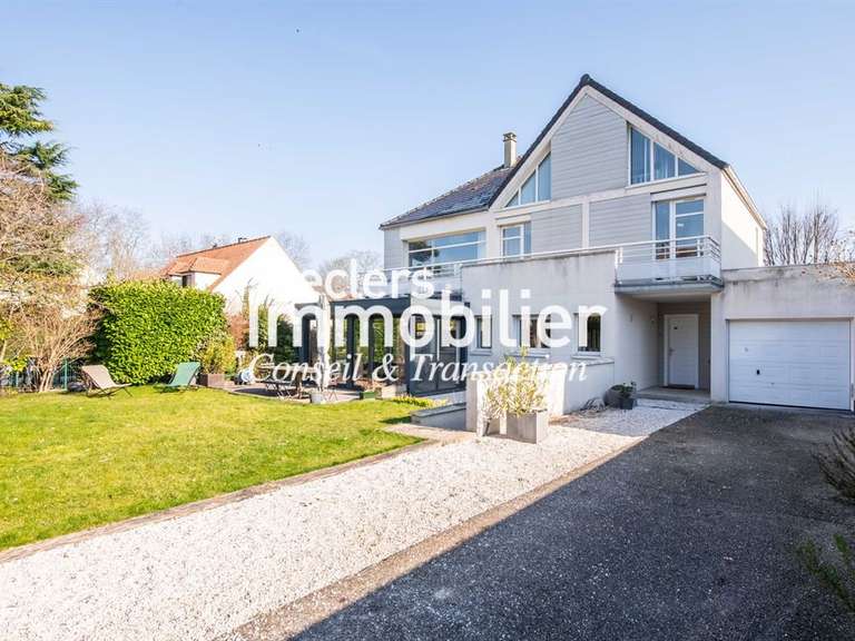 Maison Rueil-Malmaison - 5 chambres - 269m²