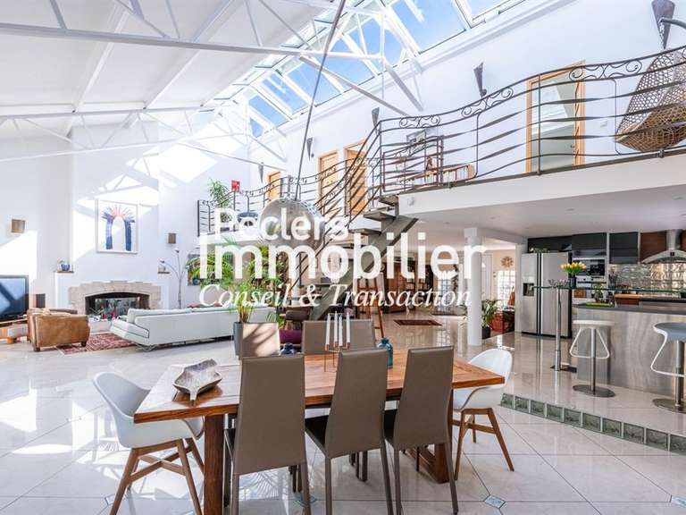 House Rueil-Malmaison - 3 bedrooms - 234m²