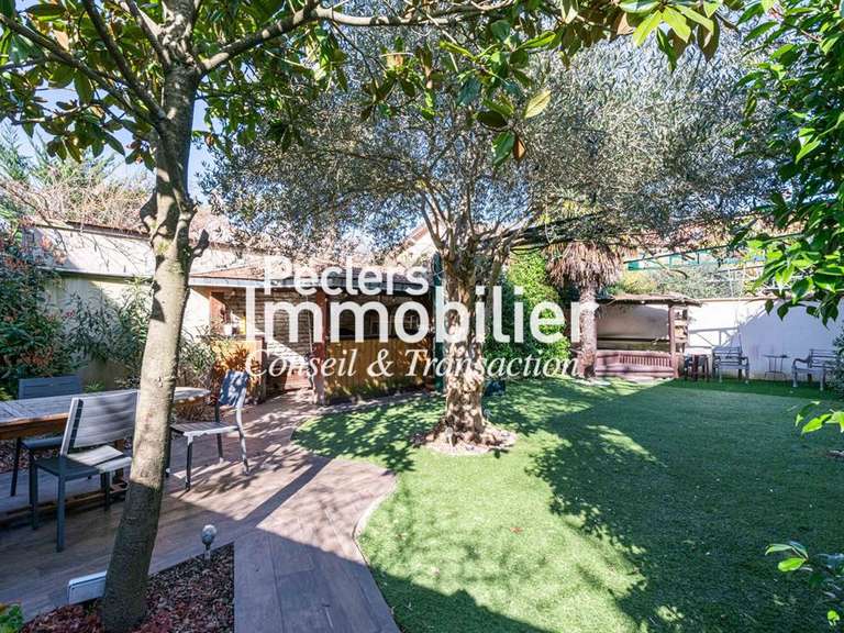 Maison Rueil-Malmaison - 3 chambres - 234m²
