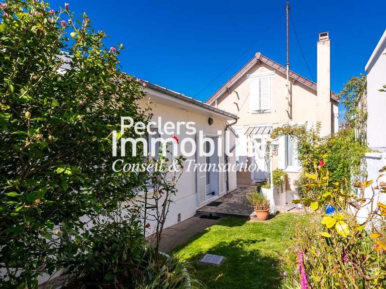 Maison Rueil-Malmaison - 5 chambres - 151m²
