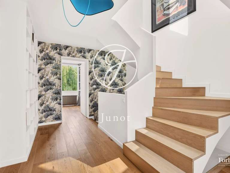 House Rueil-Malmaison - 5 bedrooms - 270m²