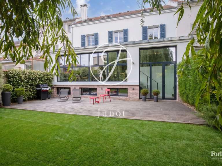 House Rueil-Malmaison - 5 bedrooms - 270m²