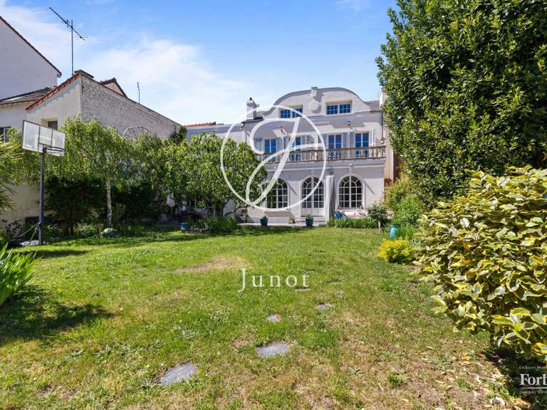 Maison Rueil-Malmaison - 5 chambres - 383m²