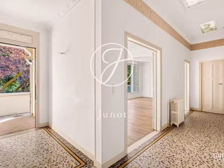 Maison Rueil-Malmaison - 4 chambres - 194m²