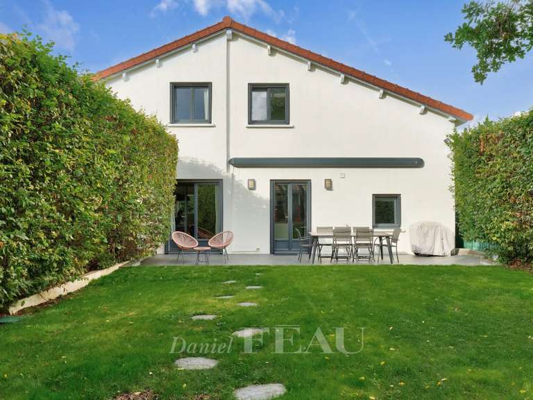 Maison Rueil-Malmaison - 5 chambres - 233m²