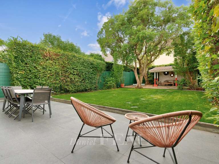 Maison Rueil-Malmaison - 5 chambres - 233m²