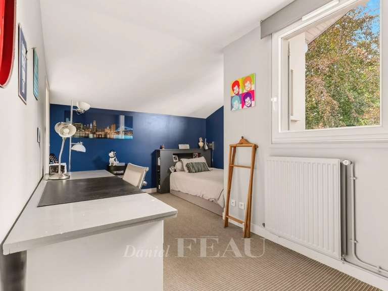Maison Rueil-Malmaison - 5 chambres - 233m²