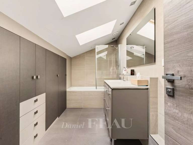 Maison Rueil-Malmaison - 5 chambres - 233m²