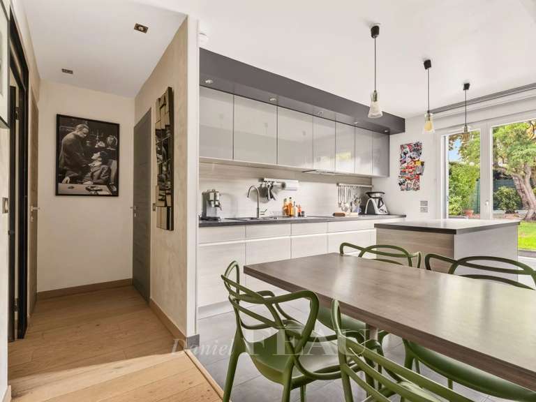 Maison Rueil-Malmaison - 5 chambres - 233m²
