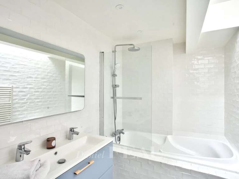 Maison Rueil-Malmaison - 5 chambres - 270m²