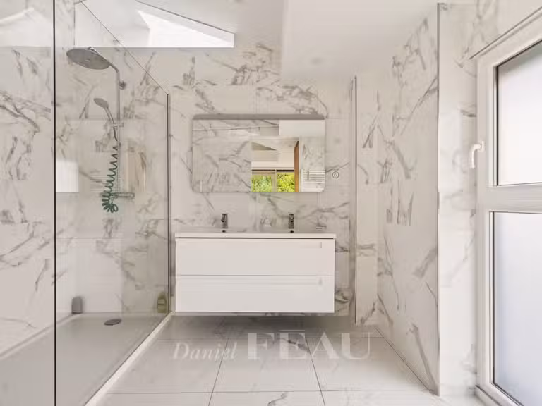 Maison Rueil-Malmaison - 5 chambres - 336m²