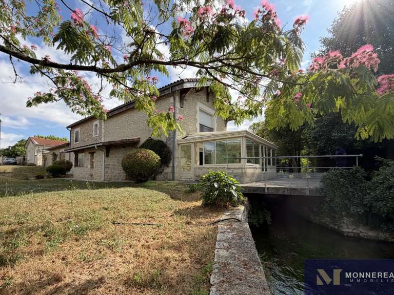 Maison Ruelle-sur-Touvre - 3 chambres - 159m²